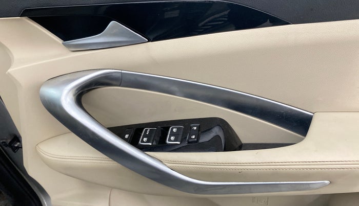 2021 MG HECTOR SHARP 1.5 DCT PETROL, Petrol, Automatic, 37,790 km, Driver Side Door Panels Control