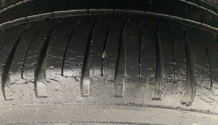 2012 Hyundai i20 ASTA 1.4 CRDI, Diesel, Manual, 1,05,124 km, Left Rear Tyre Tread