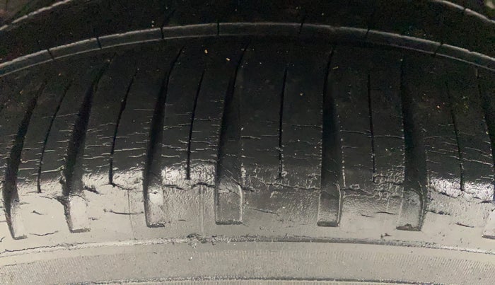 2012 Hyundai i20 ASTA 1.4 CRDI, Diesel, Manual, 1,05,124 km, Right Rear Tyre Tread