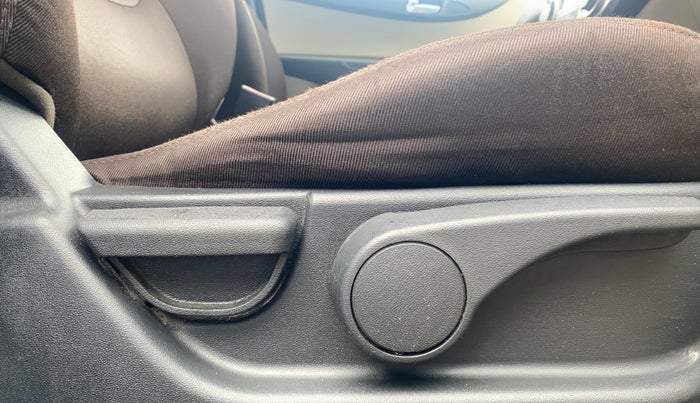 2012 Hyundai i20 ASTA 1.4 CRDI, Diesel, Manual, 1,05,124 km, Driver Side Adjustment Panel