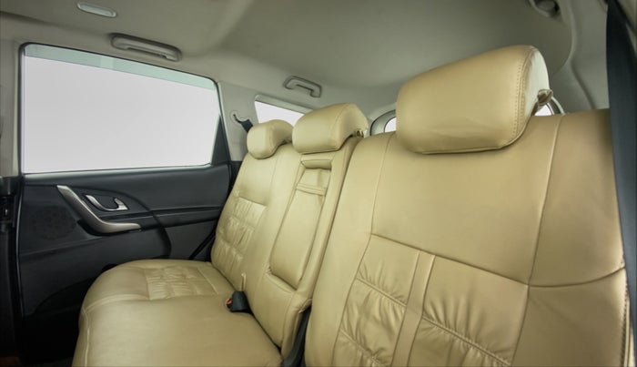2018 Mahindra XUV500 W9, Diesel, Manual, 65,454 km, Right Side Rear Door Cabin