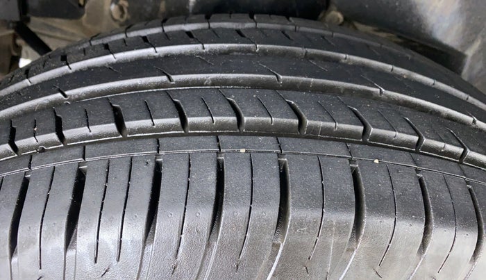 2018 Mahindra XUV500 W9, Diesel, Manual, 65,454 km, Right Rear Tyre Tread