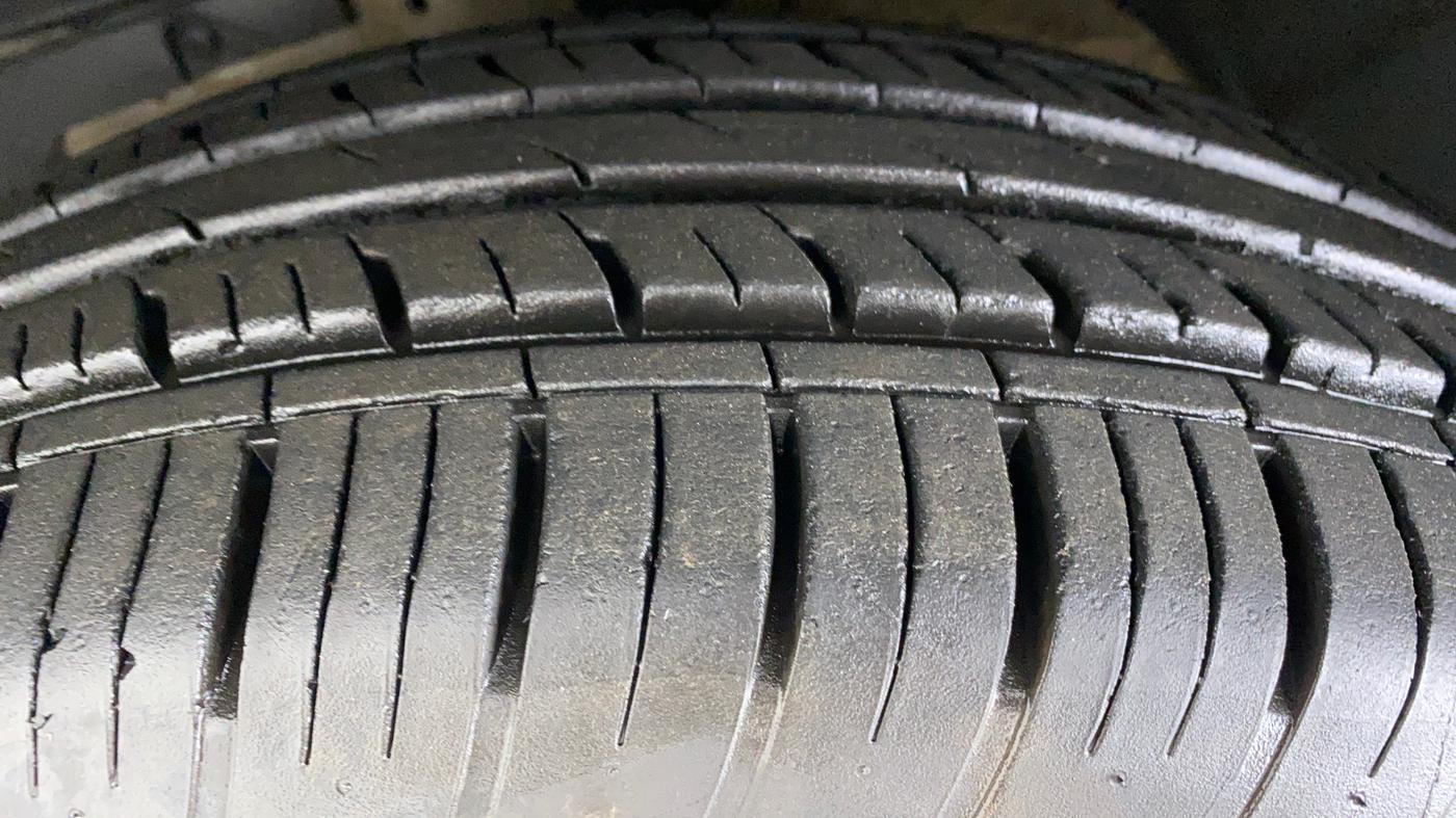 2018 Mahindra XUV500 W9, Diesel, Manual, 65,454 km, Left Front Tyre Tread