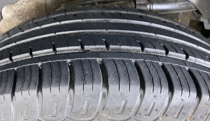 2018 Mahindra XUV500 W9, Diesel, Manual, 65,454 km, Left Rear Tyre Tread