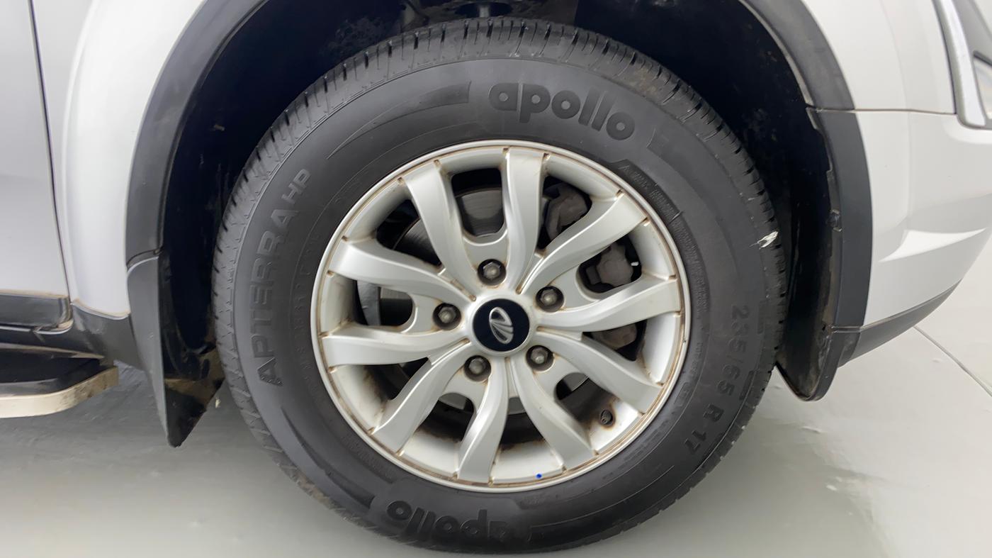 2018 Mahindra XUV500 W9, Diesel, Manual, 65,454 km, Right Front Wheel