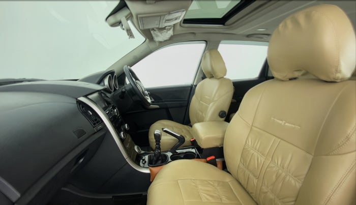 2018 Mahindra XUV500 W9, Diesel, Manual, 65,454 km, Right Side Front Door Cabin