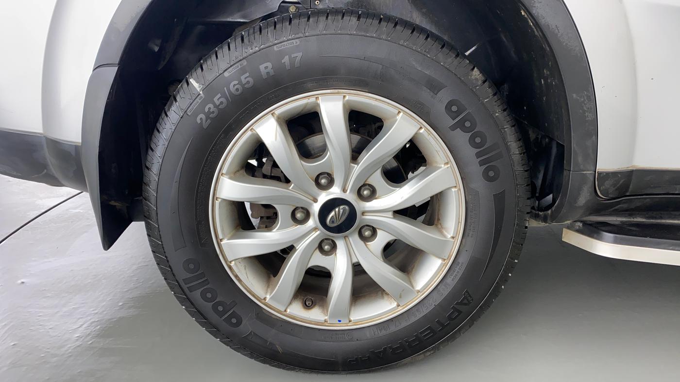 2018 Mahindra XUV500 W9, Diesel, Manual, 65,454 km, Right Rear Wheel