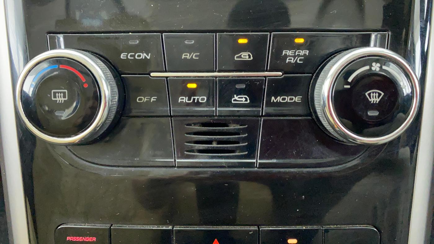 2018 Mahindra XUV500 W9, Diesel, Manual, 65,454 km, Automatic Climate Control