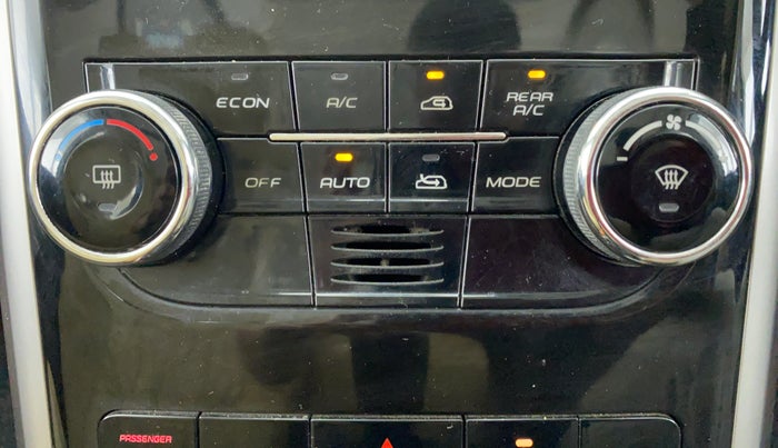 2018 Mahindra XUV500 W9, Diesel, Manual, 65,454 km, Automatic Climate Control