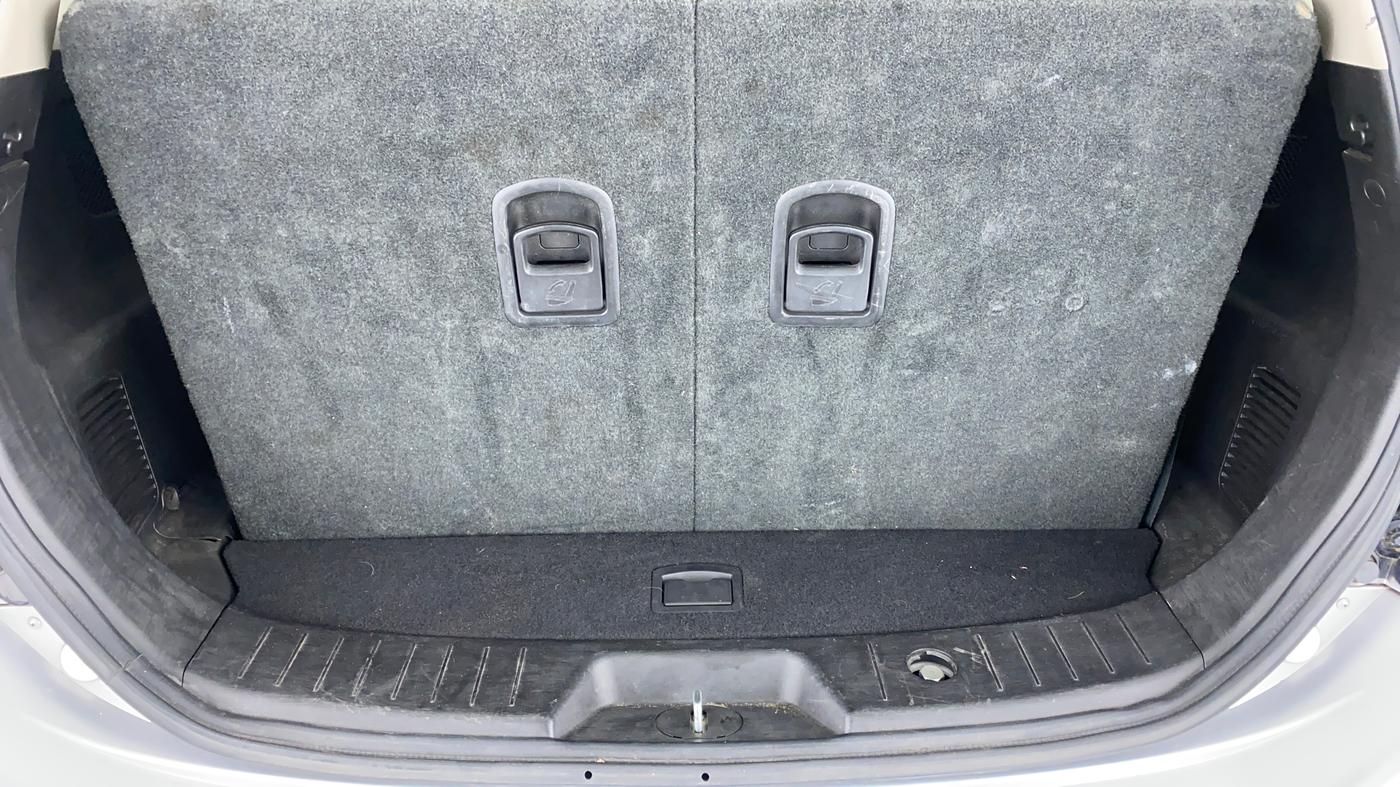 2018 Mahindra XUV500 W9, Diesel, Manual, 65,454 km, Boot Inside