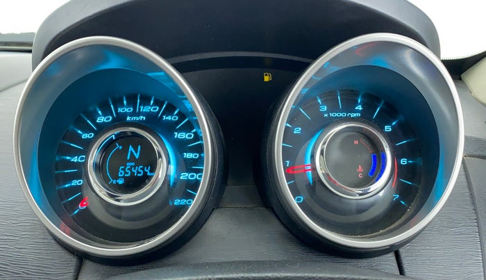 2018 Mahindra XUV500 W9, Diesel, Manual, 65,454 km, Odometer Image