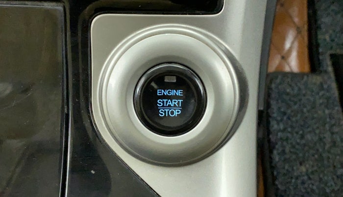 2018 Mahindra XUV500 W9, Diesel, Manual, 65,454 km, Keyless Start/ Stop Button