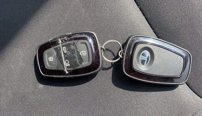 2024 Tata NEXON CREATIVE + SUNROOF 1.2 PETROL, Petrol, Manual, 38,659 km, Key Close Up