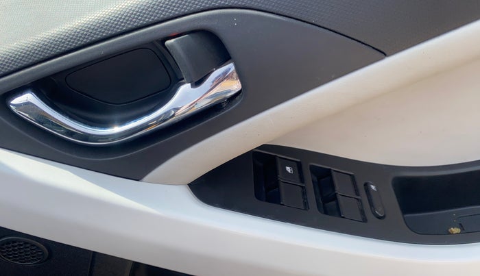 2024 Tata NEXON CREATIVE + SUNROOF 1.2 PETROL, Petrol, Manual, 38,659 km, Driver Side Door Panels Control