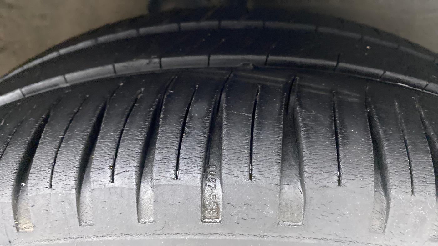 2014 Maruti Celerio VXI AGS, Petrol, Automatic, 89,083 km, Right Front Tyre Tread