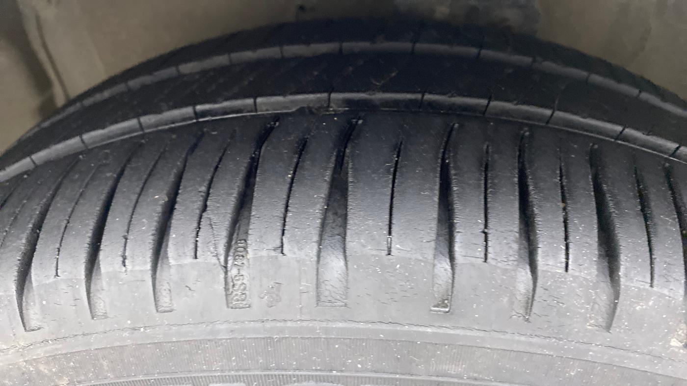 2014 Maruti Celerio VXI AGS, Petrol, Automatic, 89,083 km, Left Front Tyre Tread