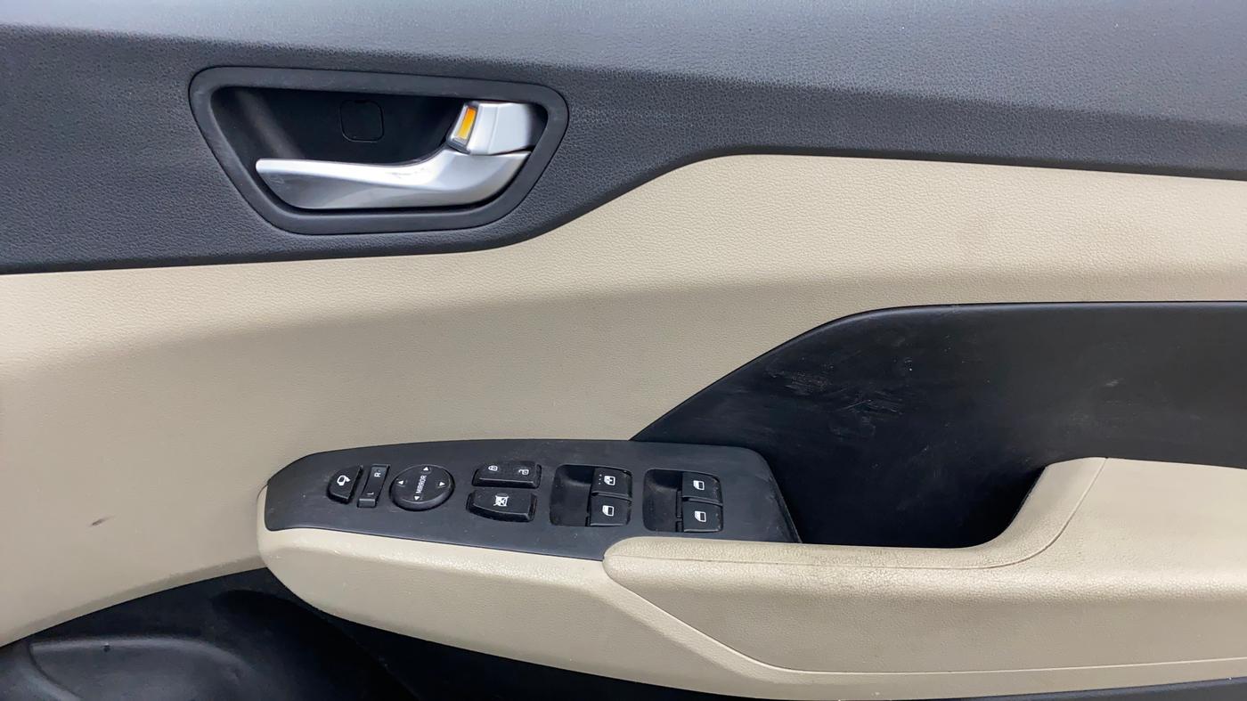 2021 Hyundai Verna SX 1.5 VTVT, Petrol, Manual, 63,756 km, Driver Side Door Panels Control