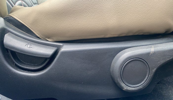 2014 Hyundai Xcent SX AT 1.2 (O), Petrol, Automatic, 66,135 km, Driver Side Adjustment Panel