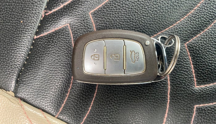 2014 Hyundai Xcent SX AT 1.2 (O), Petrol, Automatic, 66,135 km, Key Close Up