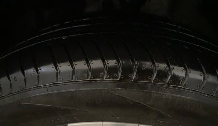 2025 MG HECTOR PLUS SHARP PRO 1.5 TURBO MT 7 STR, Petrol, Manual, 1,516 km, Left Front Tyre Tread