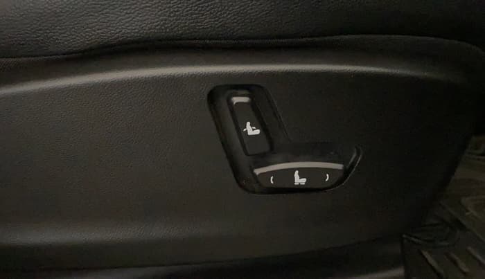 2025 MG HECTOR PLUS SHARP PRO 1.5 TURBO MT 7 STR, Petrol, Manual, 1,516 km, Driver Side Adjustment Panel