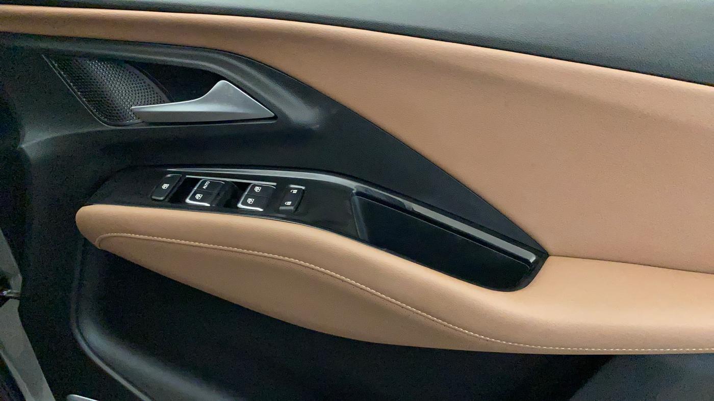 2025 MG HECTOR PLUS SHARP PRO 1.5 TURBO MT 7 STR, Petrol, Manual, 1,516 km, Driver Side Door Panels Control