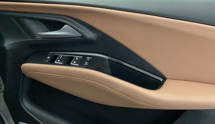 2025 MG HECTOR PLUS SHARP PRO 1.5 TURBO MT 7 STR, Petrol, Manual, 1,516 km, Driver Side Door Panels Control