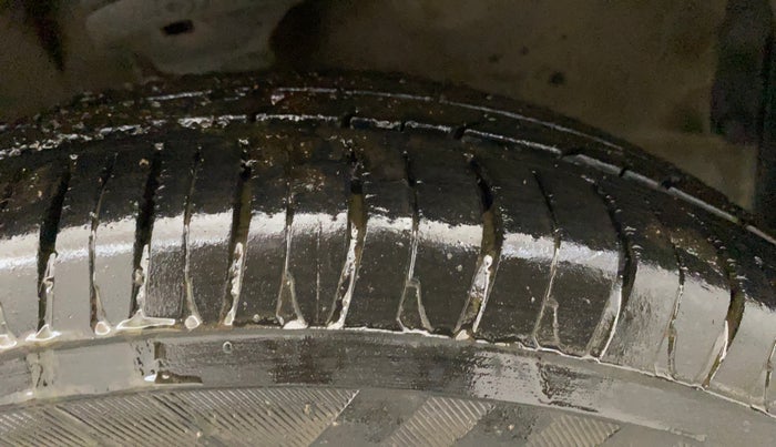 2015 Maruti Wagon R Stingray VXI, Petrol, Manual, 31,893 km, Right Front Tyre Tread