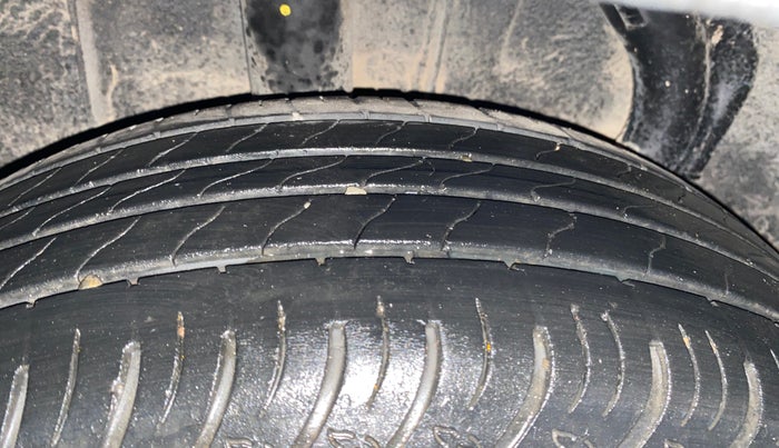 2024 Nissan MAGNITE  XE AMT EZ Shift, Petrol, Automatic, 33,642 km, Right Rear Tyre Tread