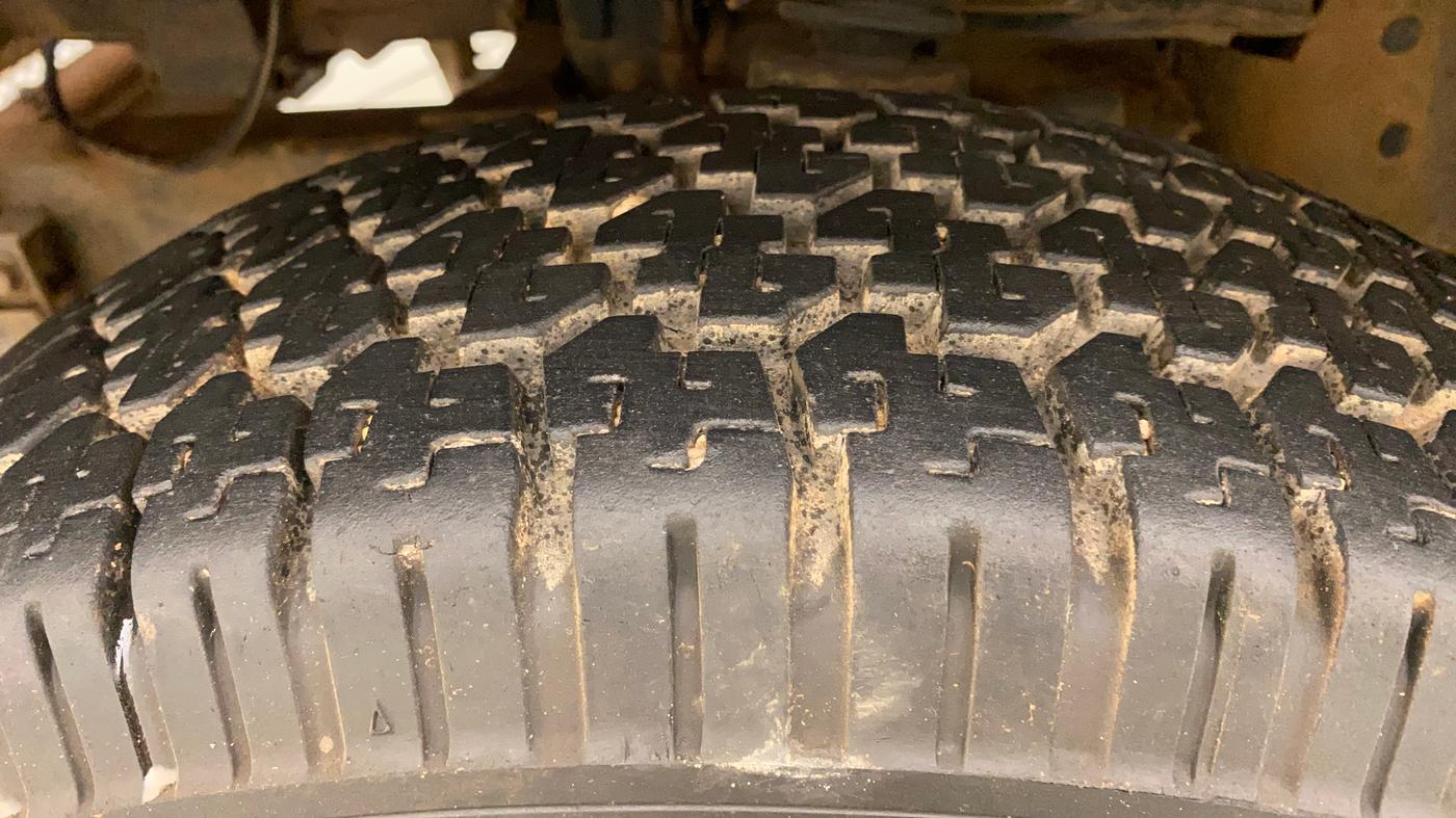 2016 Mahindra Bolero ZLX BS IV, Diesel, Manual, 1,39,583 km, Left Front Tyre Tread