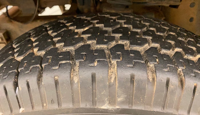 2016 Mahindra Bolero ZLX BS IV, Diesel, Manual, 1,39,583 km, Left Front Tyre Tread