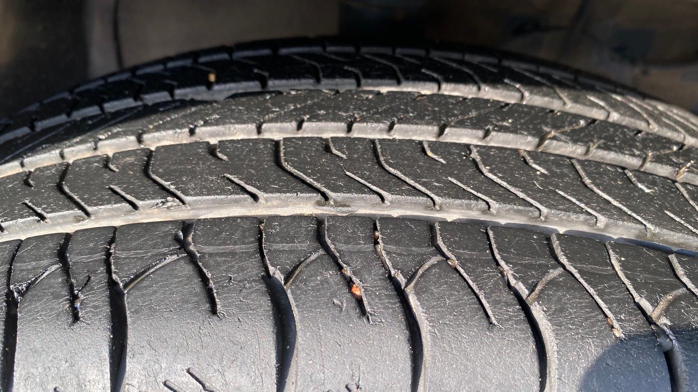 2023 Maruti Grand Vitara ALPHA SMART HYBRID, Petrol, Manual, 38,494 km, Right Front Tyre Tread