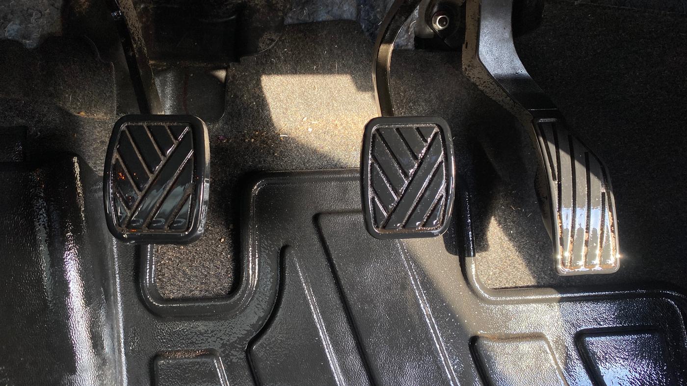 2023 Maruti Grand Vitara ALPHA SMART HYBRID, Petrol, Manual, 38,494 km, Pedals