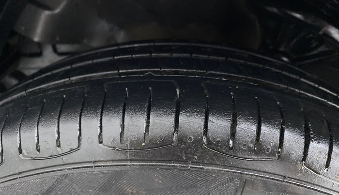 2012 Hyundai Santro Xing GLS PLUS AUDIO, Petrol, Manual, 1,04,398 km, Left Front Tyre Tread