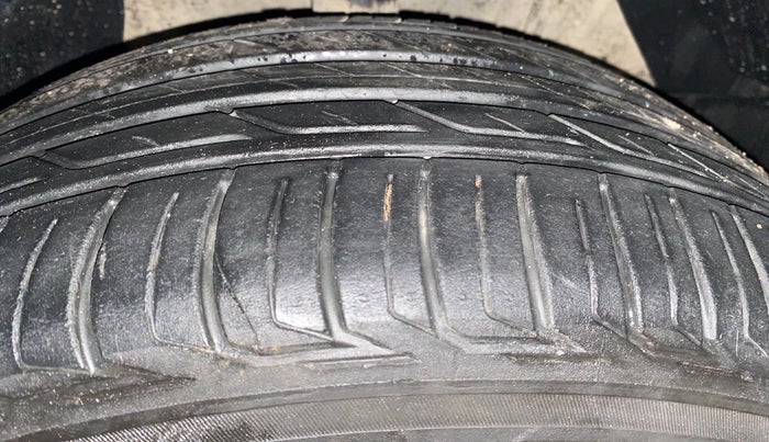 2017 Maruti S Cross ALPHA 1.3, Diesel, Manual, 56,708 km, Right Front Tyre Tread