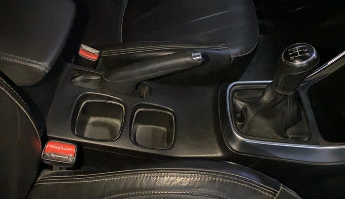 2017 Maruti S Cross ALPHA 1.3, Diesel, Manual, 56,708 km, Gear Lever