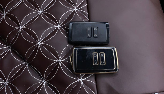 2020 Renault TRIBER RXZ AMT, Petrol, Automatic, 76,244 km, Key Close Up