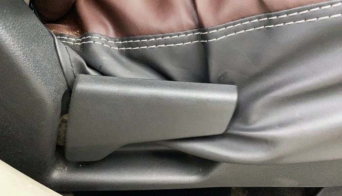 2020 Renault TRIBER RXZ AMT, Petrol, Automatic, 76,244 km, Driver Side Adjustment Panel