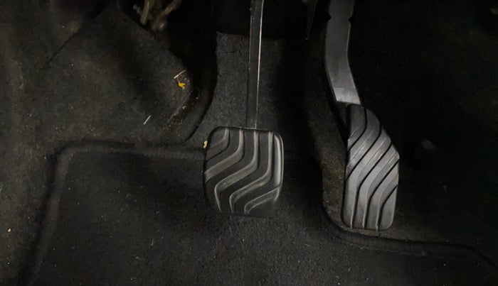 2020 Renault TRIBER RXZ AMT, Petrol, Automatic, 76,244 km, Pedals