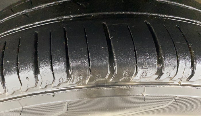 2020 Renault TRIBER RXZ AMT, Petrol, Automatic, 76,244 km, Left Front Tyre Tread