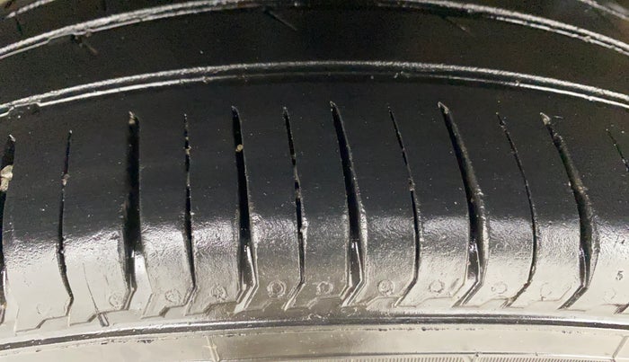 2020 Renault TRIBER RXZ AMT, Petrol, Automatic, 76,244 km, Right Rear Tyre Tread