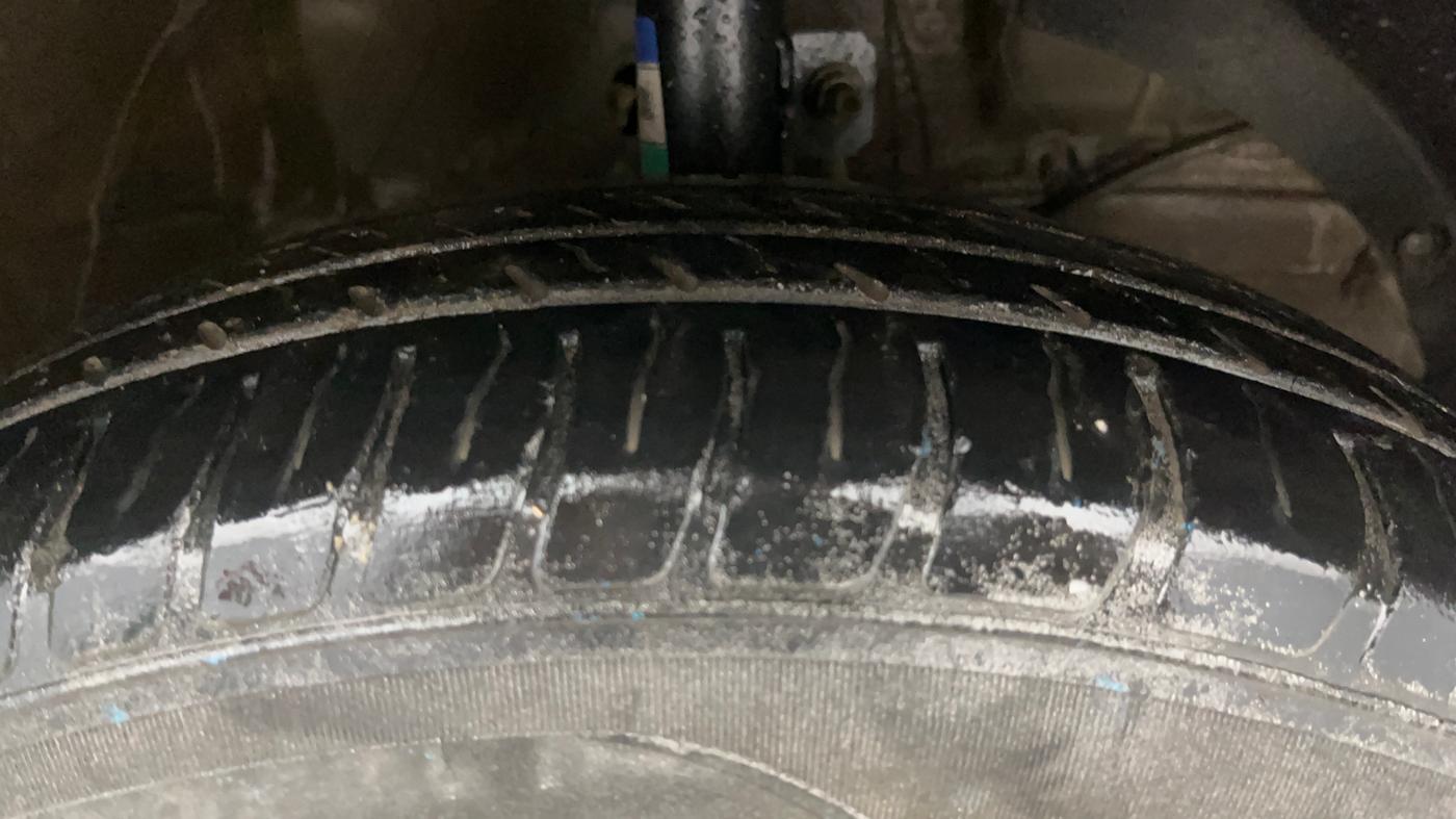 2020 Maruti Swift LXI, Petrol, Manual, 77,176 km, Right Front Tyre Tread