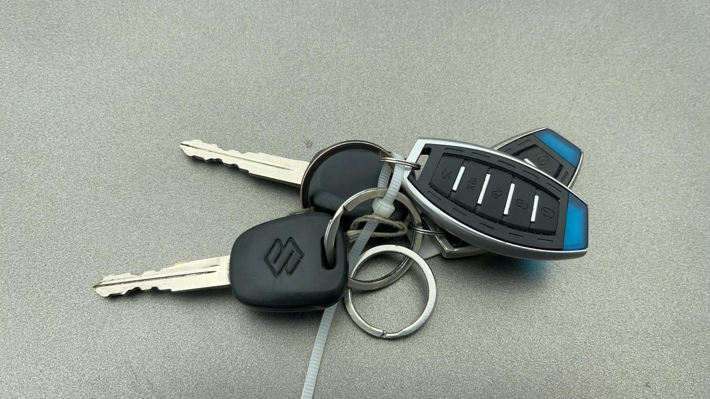 2020 Maruti Swift LXI, Petrol, Manual, 77,176 km, Key Close Up