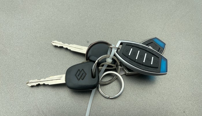 2020 Maruti Swift LXI, Petrol, Manual, 77,176 km, Key Close Up