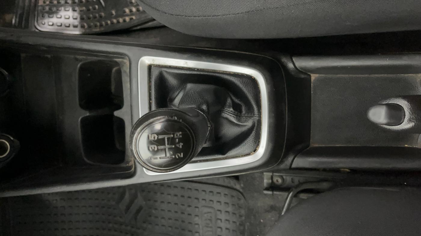 2020 Maruti Swift LXI, Petrol, Manual, 77,176 km, Gear Lever
