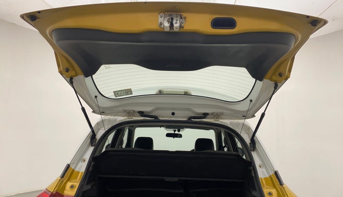 2016 Maruti Vitara Brezza ZDI PLUS DUAL TONE, Diesel, Manual, 91,184 km, Boot Door Open