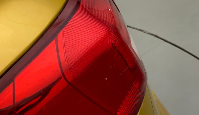 2016 Maruti Vitara Brezza ZDI PLUS DUAL TONE, Diesel, Manual, 91,184 km, Left tail light - Minor damage