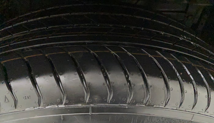 2016 Maruti Vitara Brezza ZDI PLUS DUAL TONE, Diesel, Manual, 91,184 km, Right Front Tyre Tread