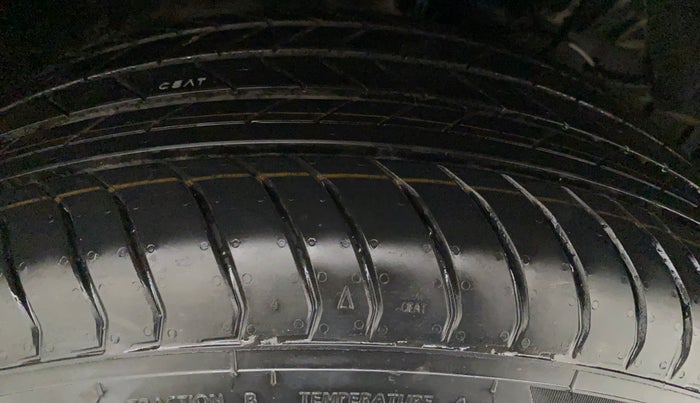 2016 Maruti Vitara Brezza ZDI PLUS DUAL TONE, Diesel, Manual, 91,184 km, Right Rear Tyre Tread