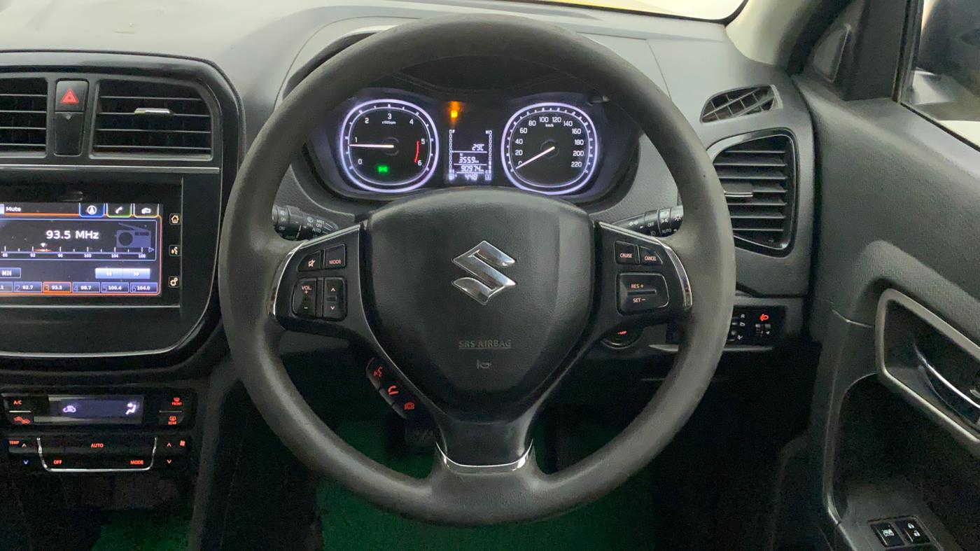 2016 Maruti Vitara Brezza ZDI PLUS DUAL TONE, Diesel, Manual, 91,184 km, Steering Wheel Close Up